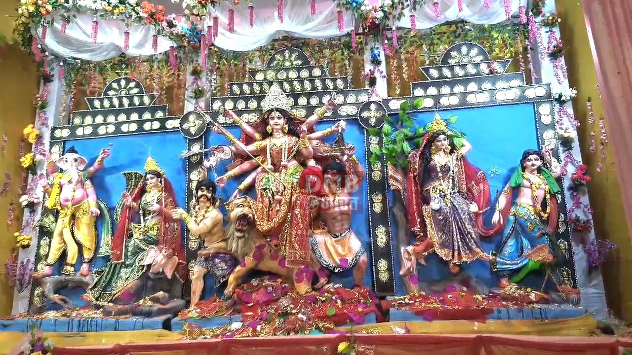 अष्टमी पर्व की देर रात तक पूजा पंडालों में उमड़ा रहा श्रद्धालुओं की भीड़, बिहार शरीफ के पूजा पंडालों में प्राकृतिक छटा और भारतीय टीम की दिखी झलक 3