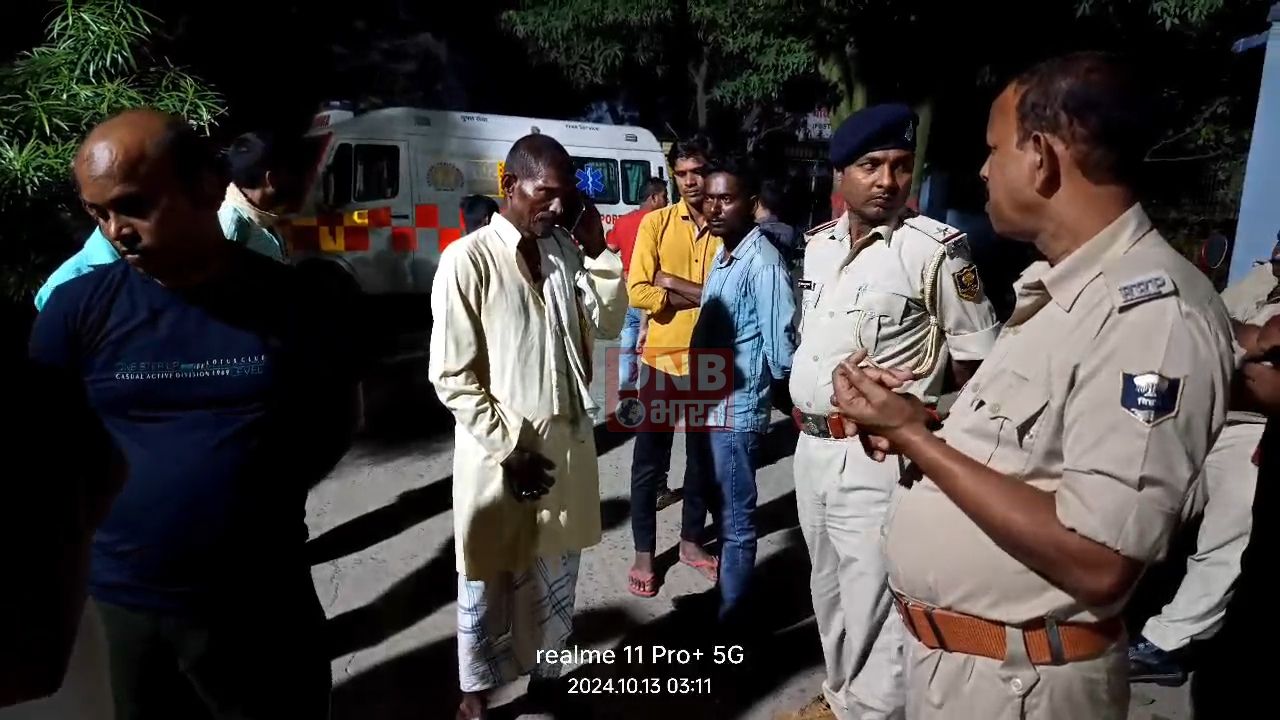 दो मोटरसाइकिल के बीच हुई जोरदार टक्कर, मोटरसाइकिल के उड़े परखच्चे, चार की मौके पर हुई मौत, दो की हालत नाजुक 3
