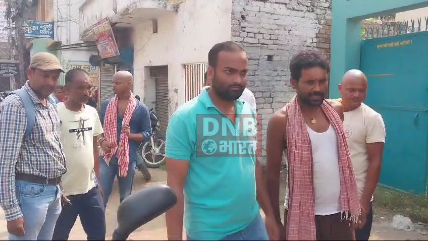 समस्तीपुर: धान के भूसा लदे ट्रक से पुलिस ने भारी मात्रा में अंग्रेजी शराब किया बरामद, अंधेरे का फायदा उठाकर कारोबारी हुआ फरार  3