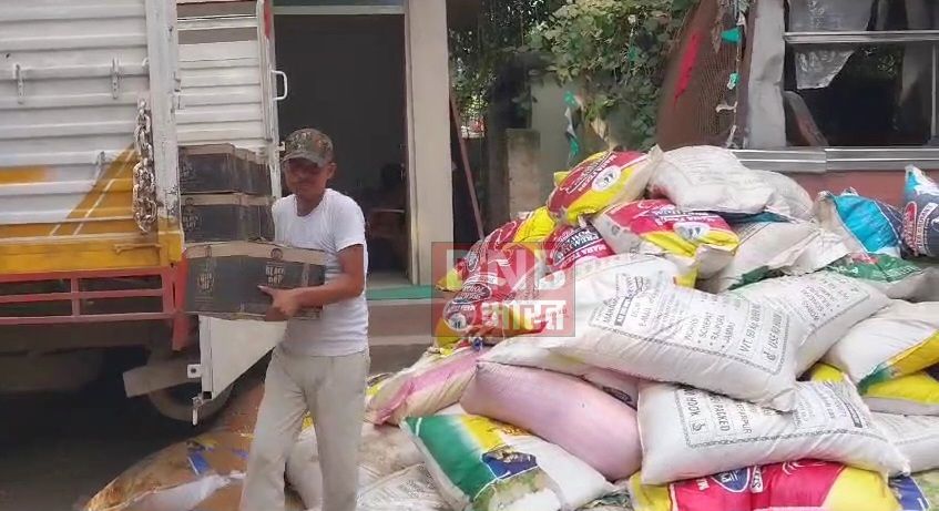 समस्तीपुर: धान के भूसा लदे ट्रक से पुलिस ने भारी मात्रा में अंग्रेजी शराब किया बरामद, अंधेरे का फायदा उठाकर कारोबारी हुआ फरार  5