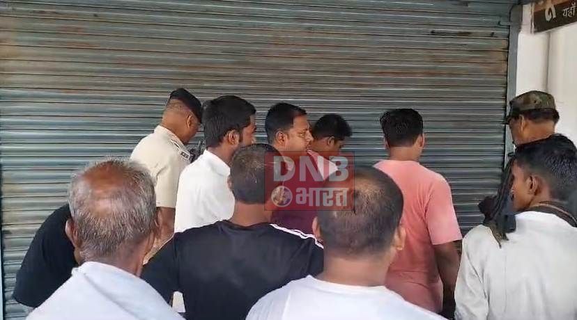 भगवानपुर प्रखंड में अवैध रूप से चला रहे निजी क्लिनिक पर एसडीएम तेघड़ा की छापेमारी, निजी क्लिनिक संचालकों में मचा हड़कंप 3
