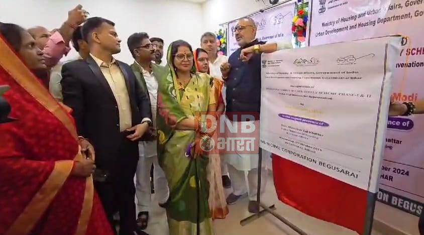  केन्द्रीय मंत्री और बेगूसराय के सांसद गिरिराज सिंह ने सड़को पर झाड़ू लगाकर स्वच्छता से होने वाले फायदे से लोगो को कराया अवगत  2