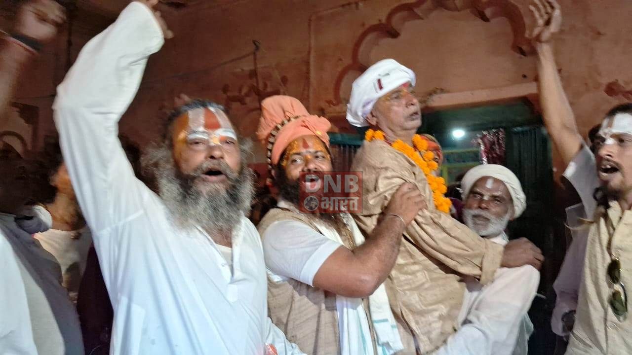 मोख्तियारपुर ठाकुरवाड़ी के महंत के निधन पर श्रद्धांजलि सभा का आयोजन, सभा में महंत नवीन दास को ताजपोसी कर बनाया गया नया महंत 2