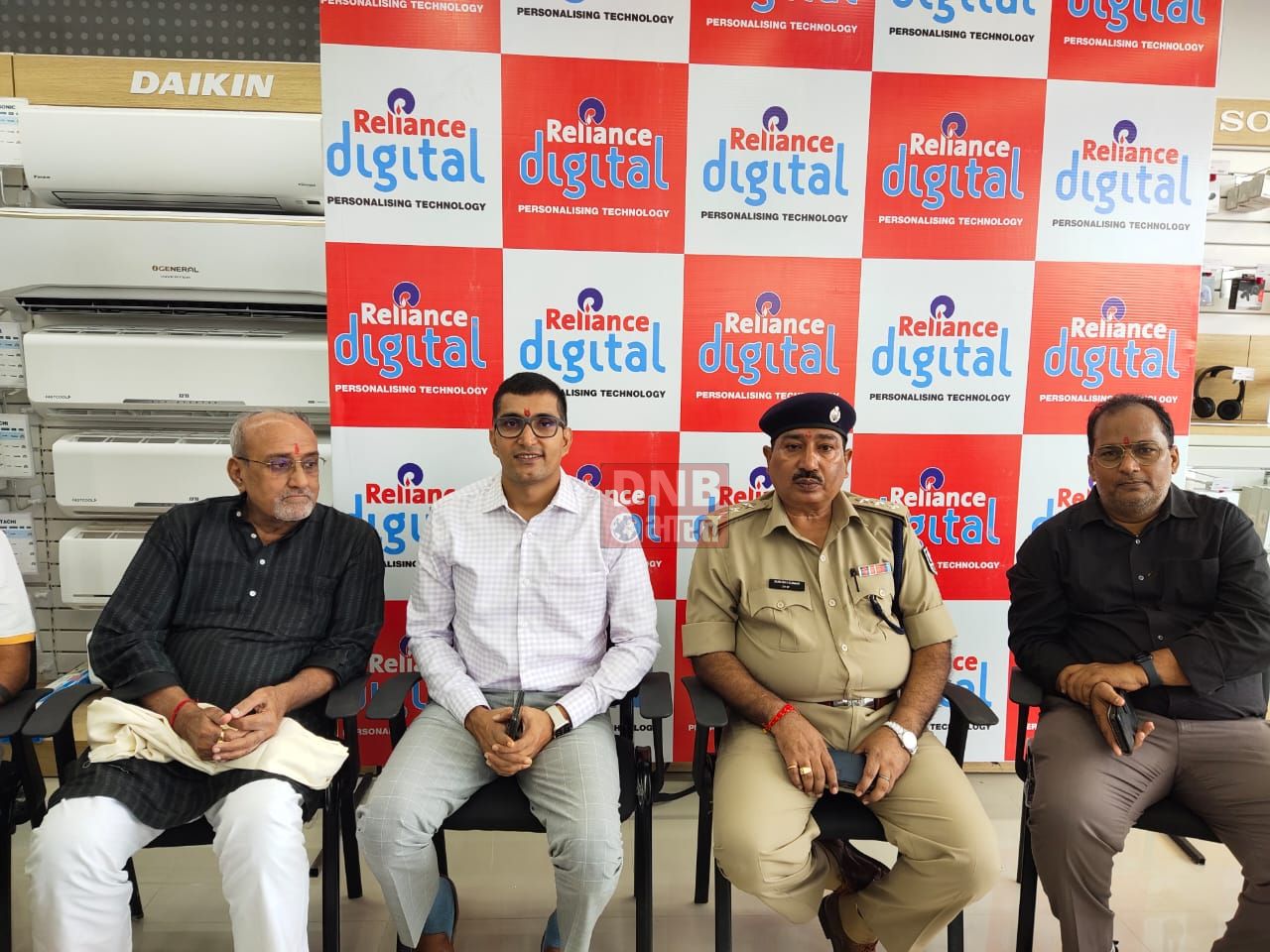 बेगूसराय में रिलायंस डिजिटल स्टोर का उद्घाटन समारोह पूर्वक किया गया 3