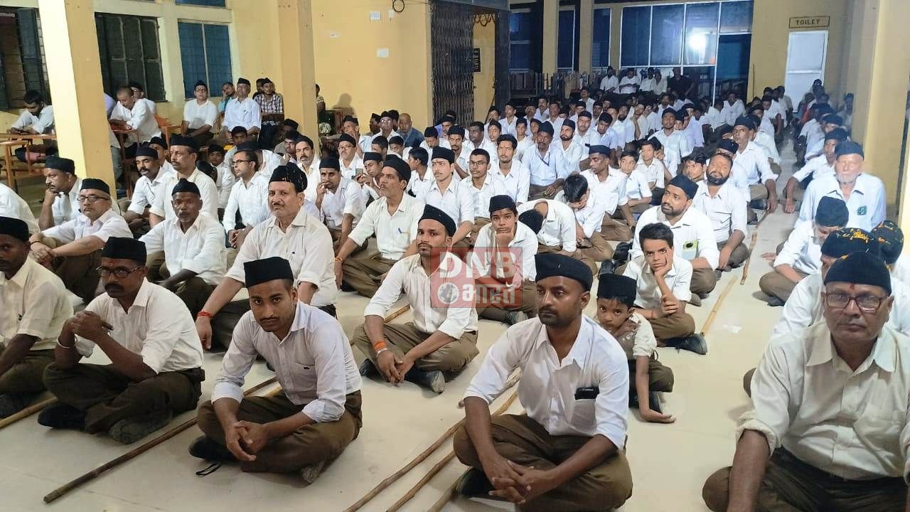 बेगूसराय में राष्ट्रीय स्वयंसेवक संघ ने किया पथ संचलन कार्यक्रम आयोजित 3
