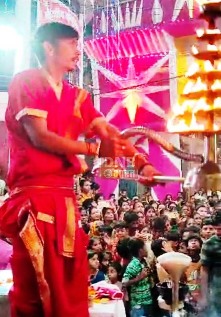 वीरपुर में दुर्गा पूजा को लेकर लोगो में उत्साह, महाआरती में उमड़ रही श्रद्धालुओं की भीड़ 2