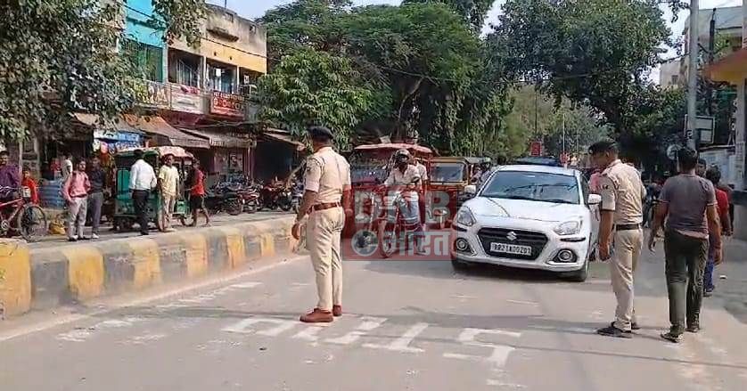 नालंदा: दो बजे के बाद से टोटो और चार पहिया वाहन का परिचालन को कराया गया बंद, चौक  चौराहों पर मुस्तैद दिखी यातायात पुलिस 2