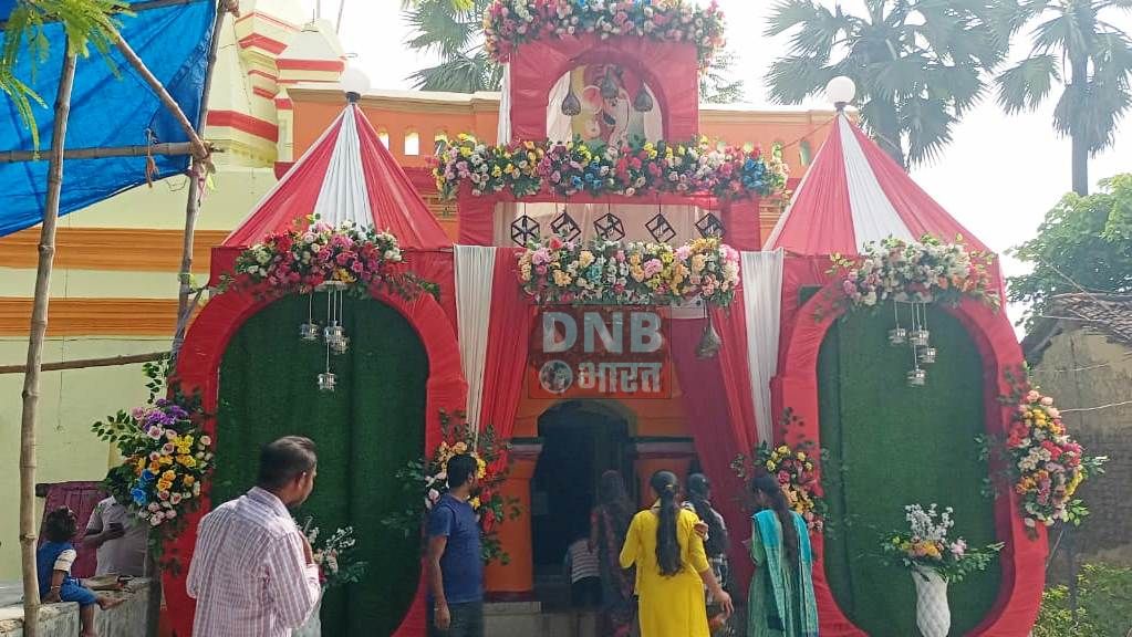वीरपुर प्रखंड में मां दुर्गा का पट खुलते ही उमरी श्रद्धालुओं की भीड़ 2