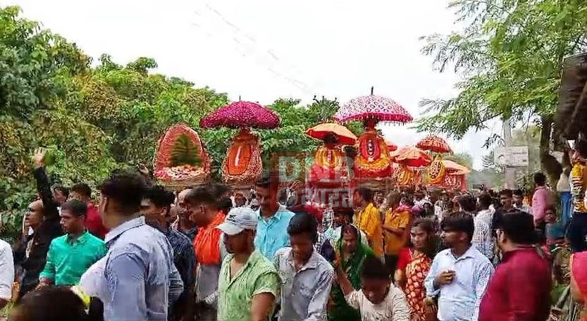  खगड़िया डुमरिया बुजुर्ग में पुरानी परंपरा के अनुसार भव्य रूप से किया गया कलश विसर्जन 4