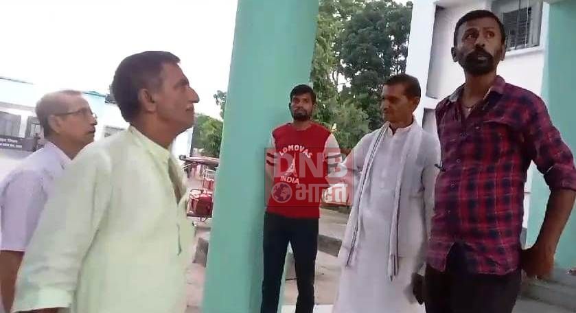 खगड़िया: परबत्ता अस्पताल में मरीजों के व्यवस्था को देख भरके नेता, उठाए कार्यशैली पर सवाल 3
