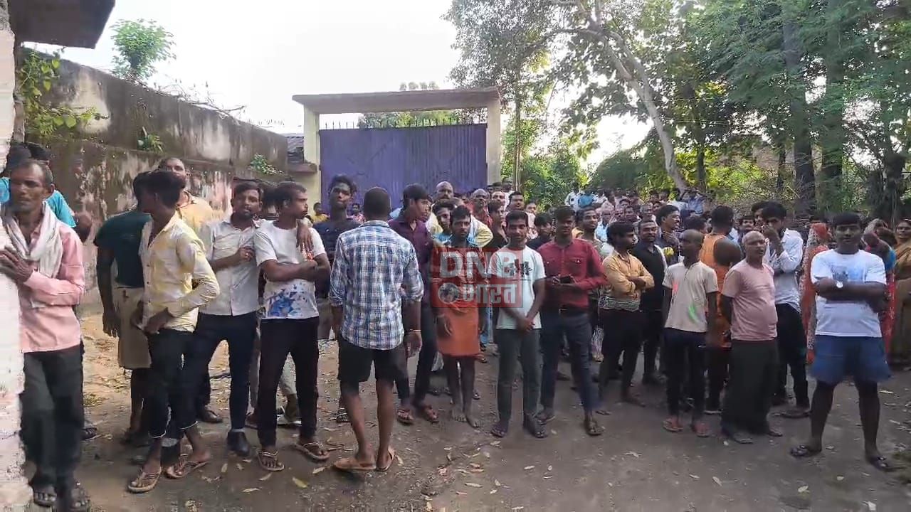 पिता पुत्र ने दिन दहाड़े की गोलीबारी, इलाके में दहशत का माहौल, गिरफ्तार करने गई पुलिस पर भी किया फायरिंग,कई थाना की टीम मौजूद 3