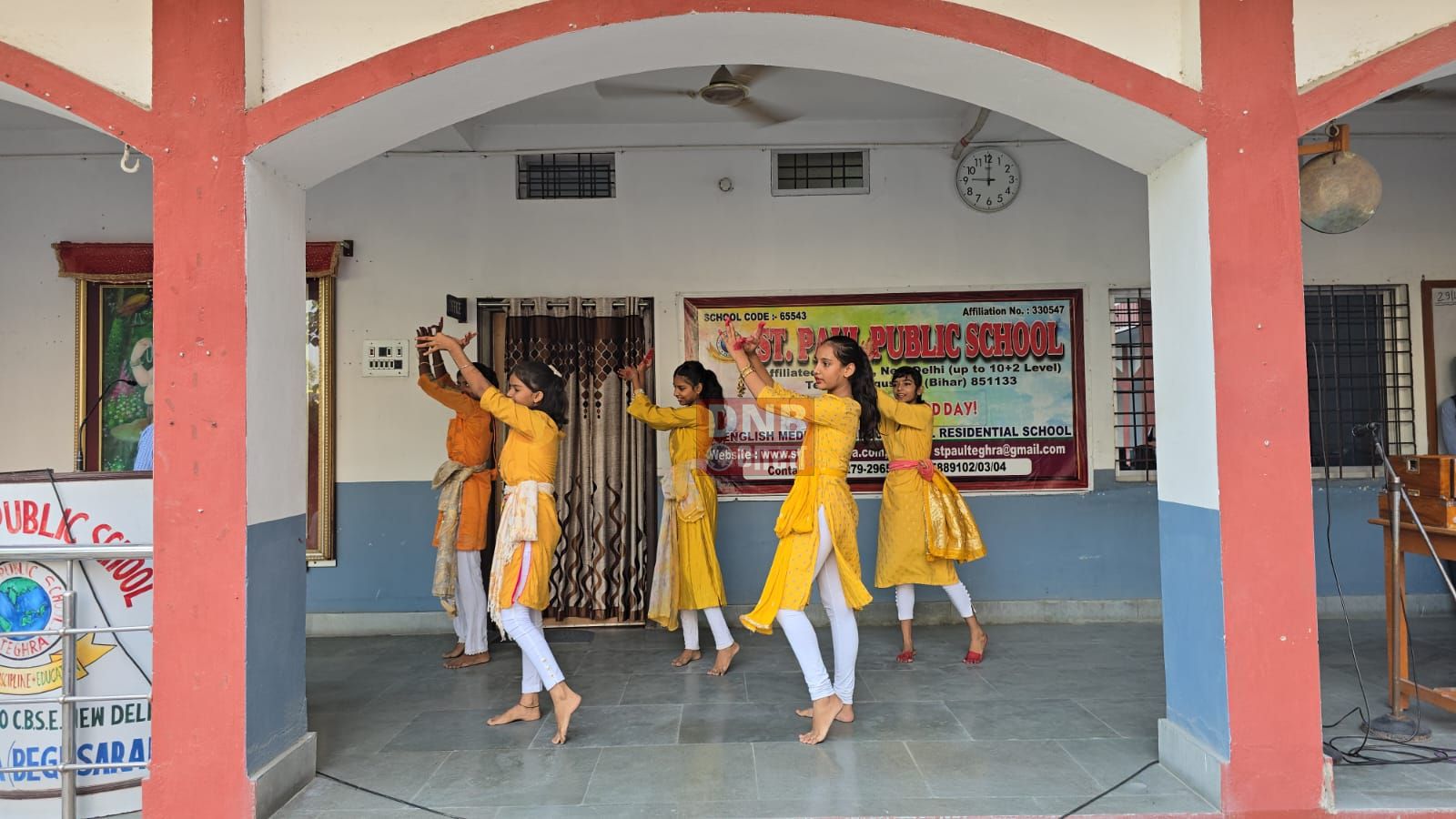 छठ पूजा व दीपावली को लेकर संत पॉल पब्लिक स्कूल तेघड़ा में छात्र-छात्राओं के द्वारा झांकी प्रस्तुत किया गया 4