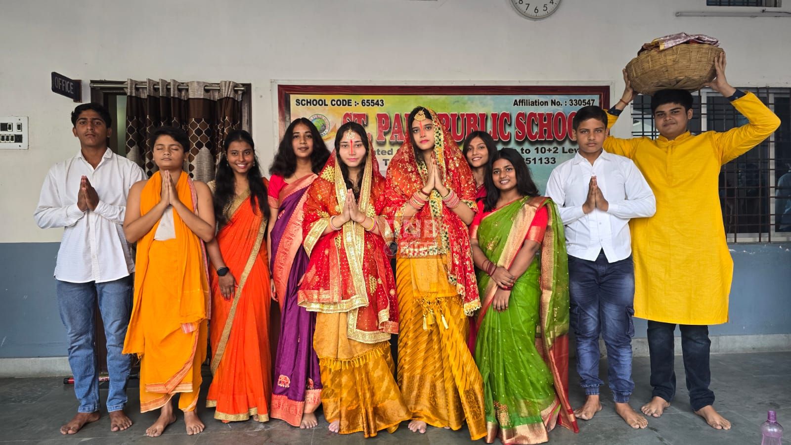 छठ पूजा व दीपावली को लेकर संत पॉल पब्लिक स्कूल तेघड़ा में छात्र-छात्राओं के द्वारा झांकी प्रस्तुत किया गया 3