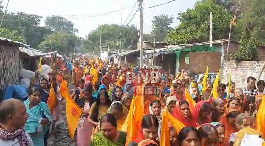 हजारों की संख्या में श्रद्धालुओं ने सिमरिया गंगाधाम में किया प्रथम परिक्रमा, जयकारे से गुंजा सिमरिया धाम 3