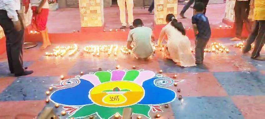 बिहार शरीफ के बाबा मनीराम अखाड़ा में दीपोत्सव का हुआ आयोजन, अयोध्या और बनारस की तर्ज पर 2100 दीये जलाए गए 2