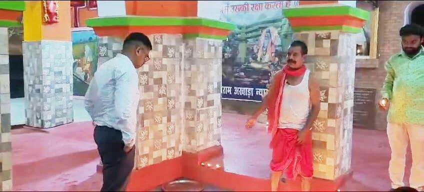 बिहार शरीफ के बाबा मनीराम अखाड़ा में दीपोत्सव का हुआ आयोजन, अयोध्या और बनारस की तर्ज पर 2100 दीये जलाए गए 3