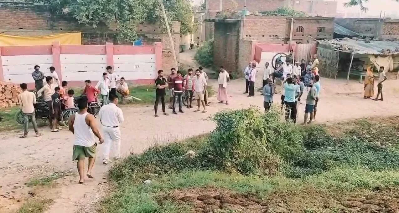 कैमूर: दुर्गावती प्रखंड के खड्सरा गांव के लोगों बूथ संख्या 57 और 58 पर ओवर ब्रिज की मांग को लेकर वोट का किया बहिष्कार 2