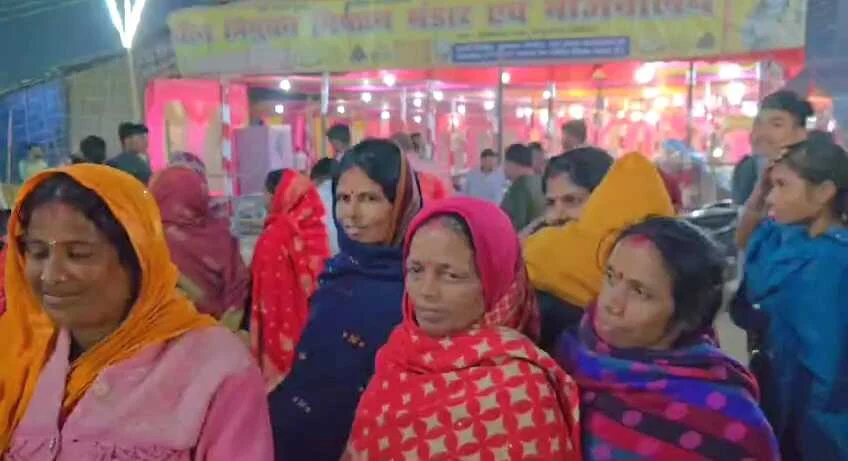 मिथिला का प्रसिद्ध लोक पर्व सामा-चकेवा भाई और बहन ने  मिलकर बेगूसराय में बड़ी धूमधाम से मनाया 3