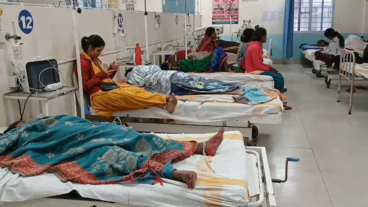 नालंदा : मजदूरों से भरी पिकअप पुल से टकराया, एक दुधमुंही बच्ची समेत 2 की मौत, लगभग 16 जख्मी 2