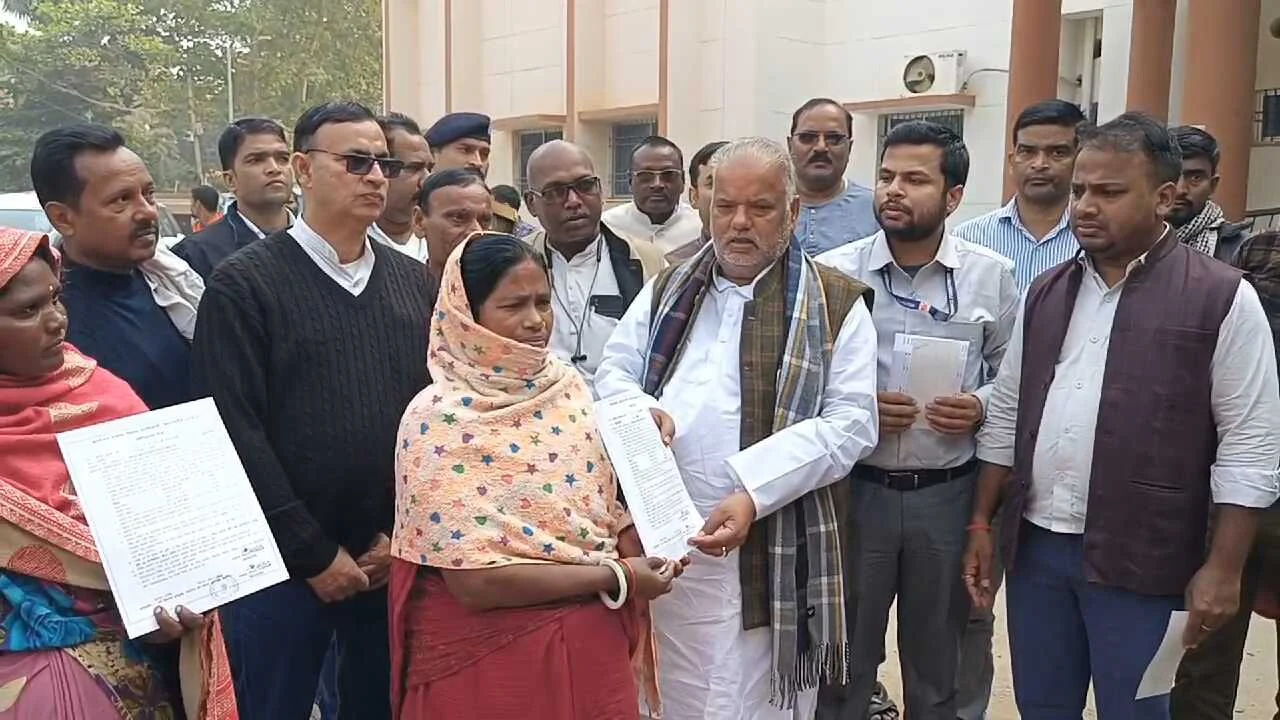 नालंदा: महाराष्ट्र चुनाव और बिहार उपचुनाव में एनडीए की जीत पर मंत्री श्रवण ने कहा:- इस रिजल्ट के बाद महागठबंधन का दम घुटने लगा है, 2025 के बाद बिहार में महागठबंधन का दम पूरी तरह से घुट जाएगा 3
