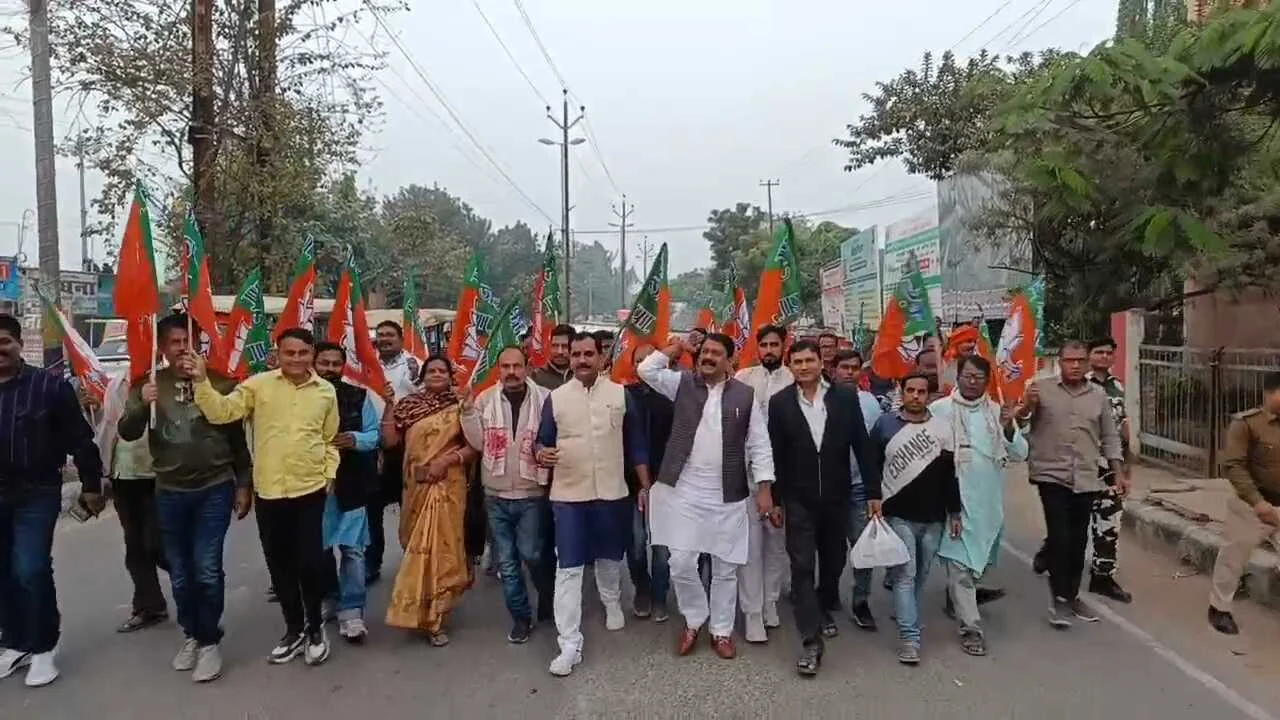समस्तीपुर: भाजपा के जिलाध्यक्ष उपेन्द्र कुमार कुशवाहा के नेतृत्व में महाराष्ट्र, बिहार व युपी उपचुनाव में एनडीए की जीत के उपलक्ष्य में निकाला विजय जुलूस 2