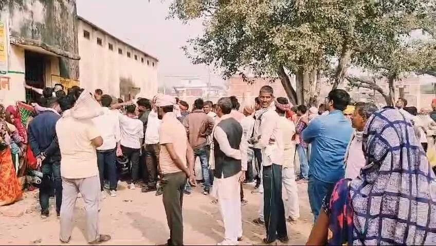 कैमूर: खाद के लिए लाइन में लगने को मजबूर हुए कैमूर में किसान 2