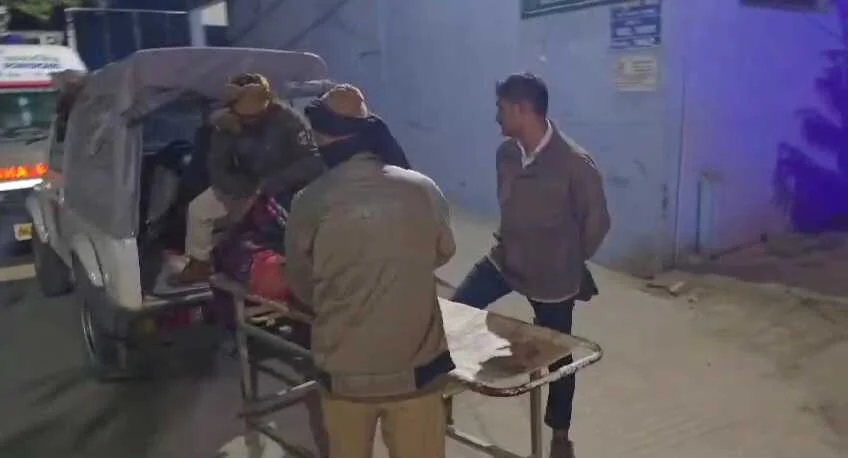 बेगूसराय में सनकी पति ने अपनी ही पत्नी को उसके मां के सामने ही चाकू से गला रेतकर निर्मम तरीके से किया हत्या, पति मौके से फरार, इलाके में फैली सनसनी 3