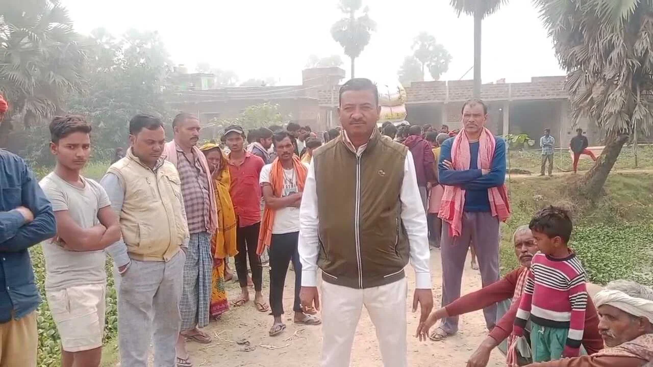 नालंदा: पानी भरे गड्ढे में डूबने से एक वृद्ध की मौत, बोझा ढोने के दौरान हुआ हादसा 2