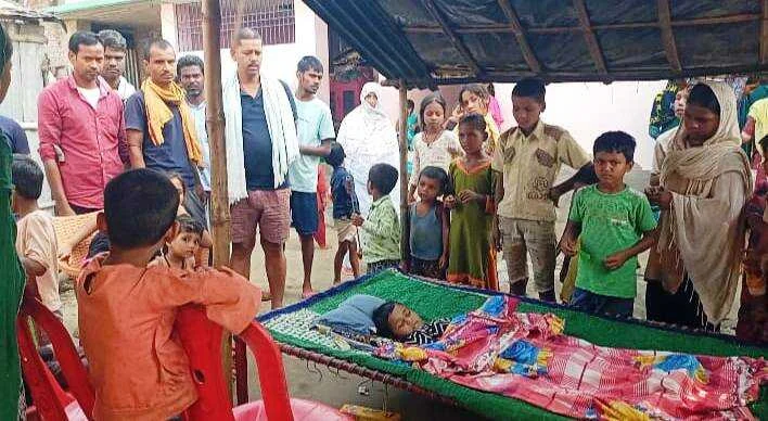 घर के छत पर खेलने के दौरान गिरी किशोरी, इलाज के दौरान मौत, परीजनों में मचा कोहराम 2