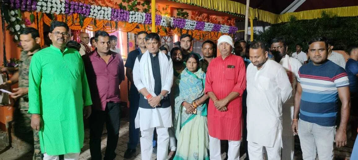 खेल मंत्री ने नगर परिषद क्षेत्र के हाजीपुर में काली पूजा का उद्घाटन कर किया पूजा अर्चना 2