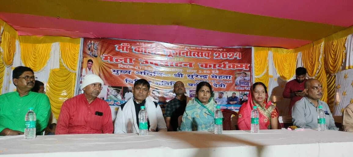 खेल मंत्री ने नगर परिषद क्षेत्र के हाजीपुर में काली पूजा का उद्घाटन कर किया पूजा अर्चना 3