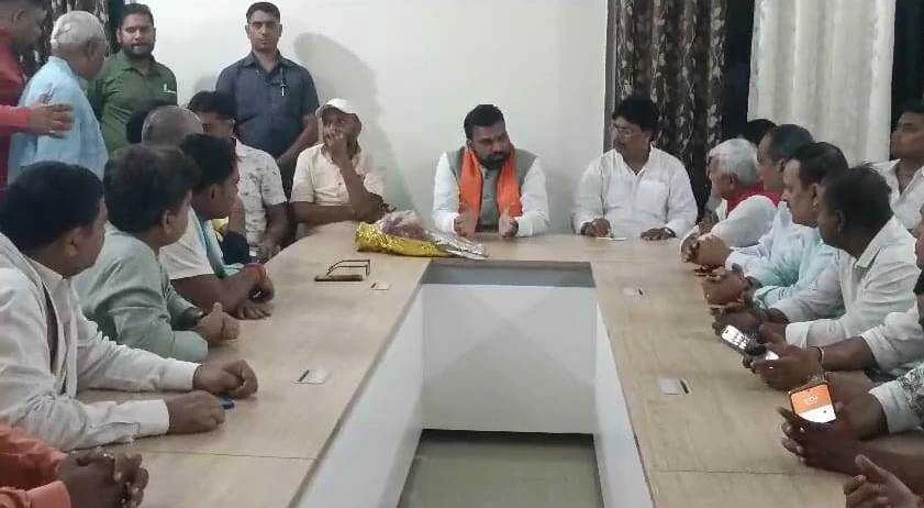बिहार के उपमुख्यमंत्री सम्राट चौधरी पहुंचे बेगूसराय,जहां कार्यकर्ताओं के साथ की बैठक 2