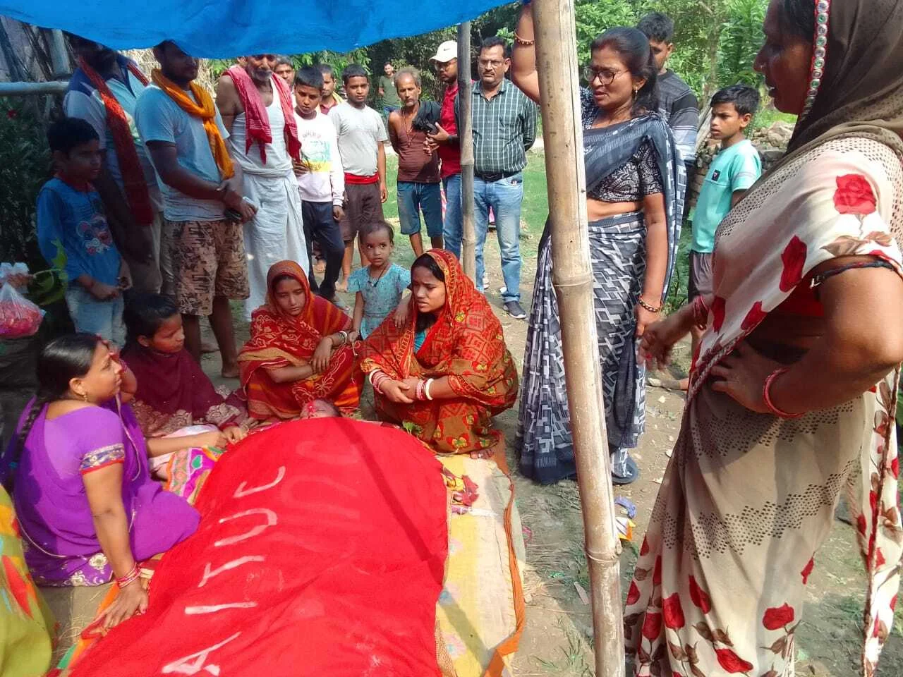 सीएचसी बछवाड़ा के अंतर्गत कार्यरत आशा कर्मी के असामायिक निधन पर स्वास्थ्य कर्मियों में शोक 2