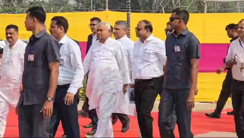 बिहार के मुख्यमंत्री नितिश कुमार पहुंचे सिमरिया, सिक्स लेन पुल समेत कल्पवासियों से किया मुलाकात 2