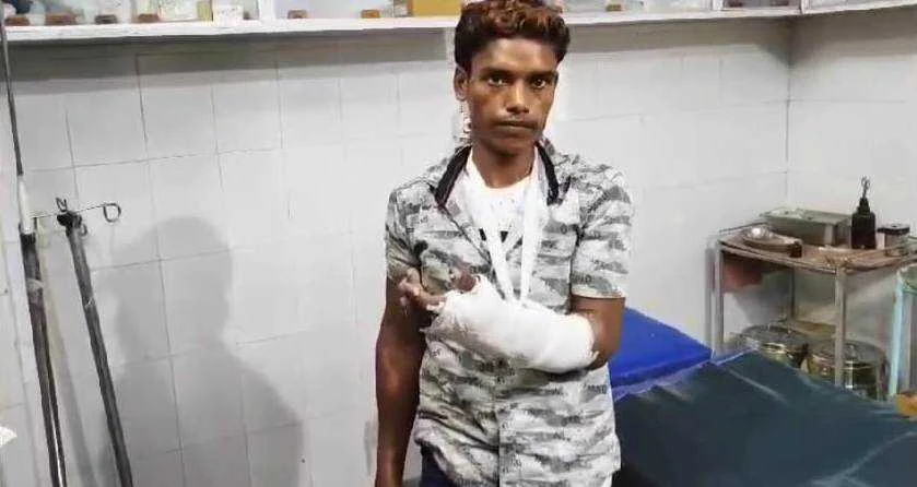 बेगूसराय में हथियार के बल पर रंगदारी मांगने पर लोगो ने किया जमकर पिटाई, बाद में किया पुलिस के हवाले 2