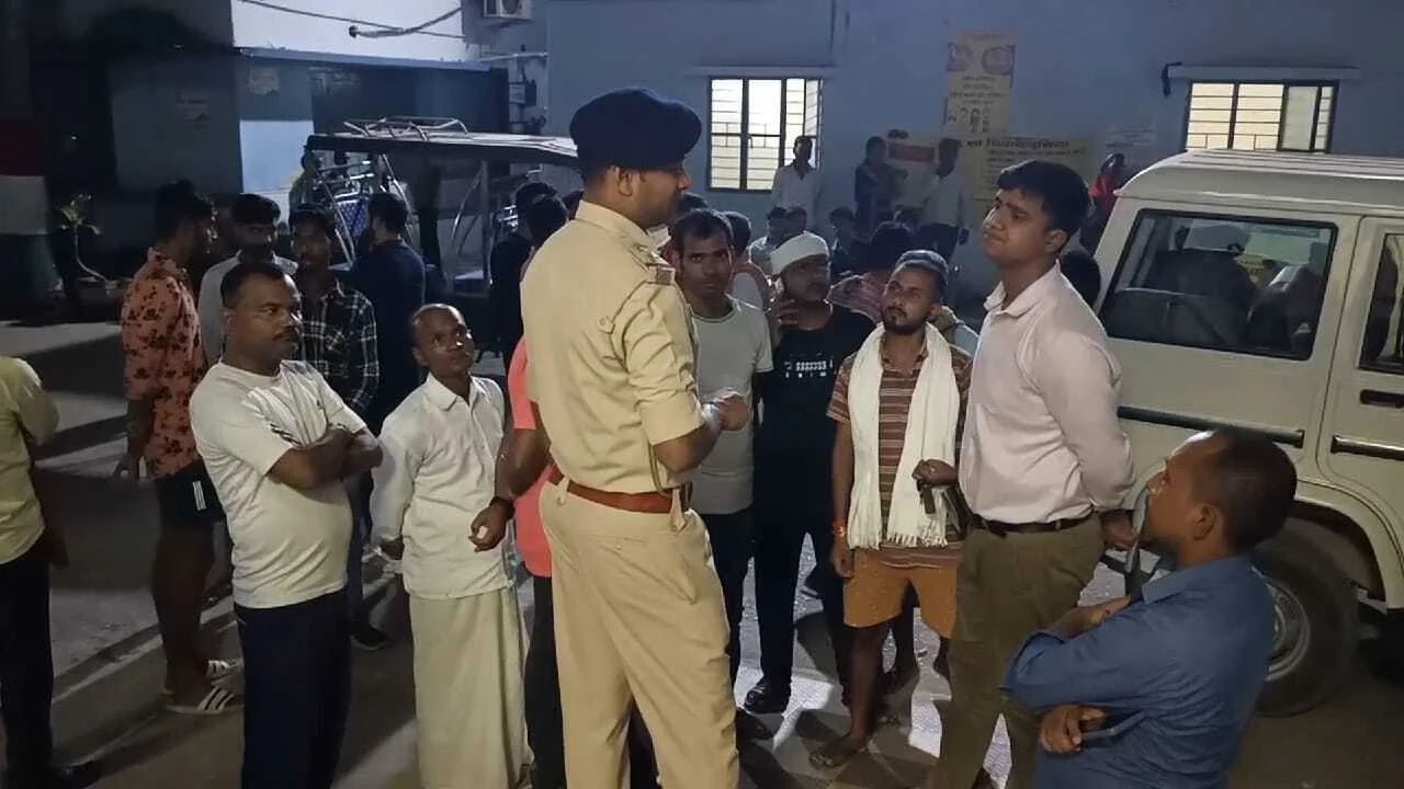 रेलवे ट्रैक पार करने के दौरान पलामू एक्सप्रेस ट्रेन की चपेट में आने से पिता पुत्र की हुई मौत, छठ पर्व की खुशियां मातम में हुई तब्दील 3
