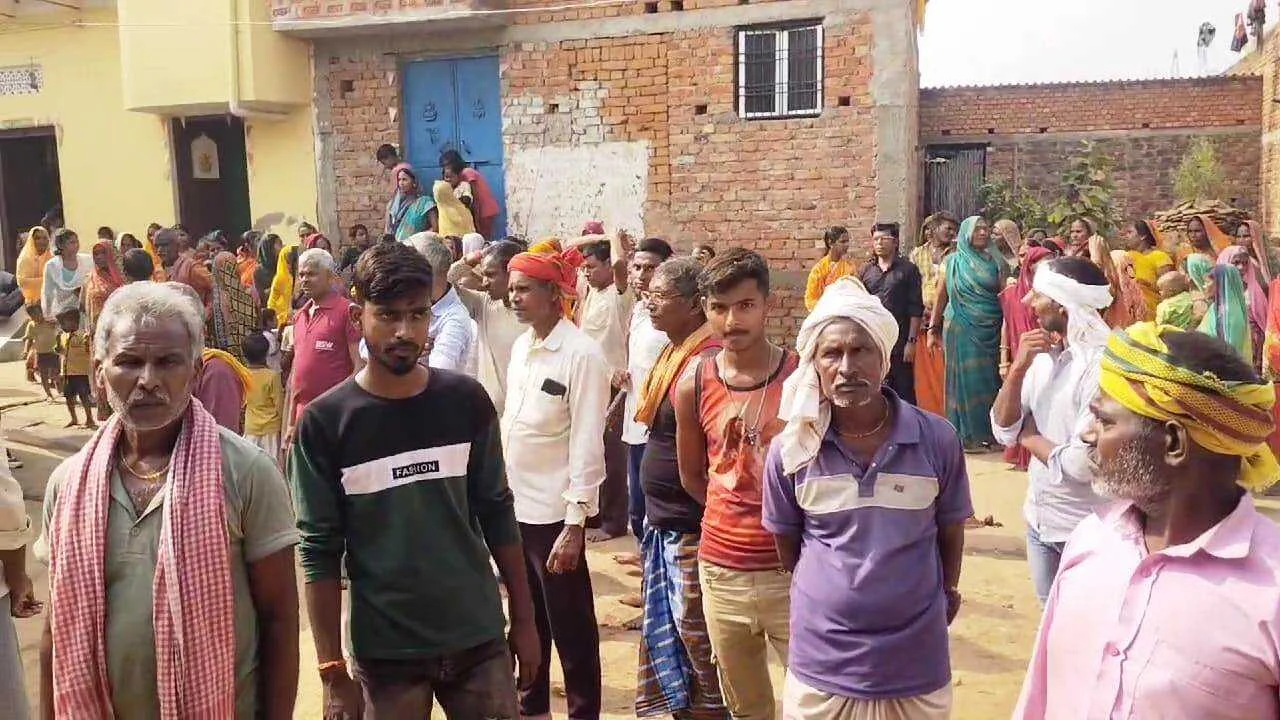 पुल नहीं तो वोट नहीं को लेकर दुघरा गांव के ग्रामीणों ने वोट का किया बहिष्कार 3