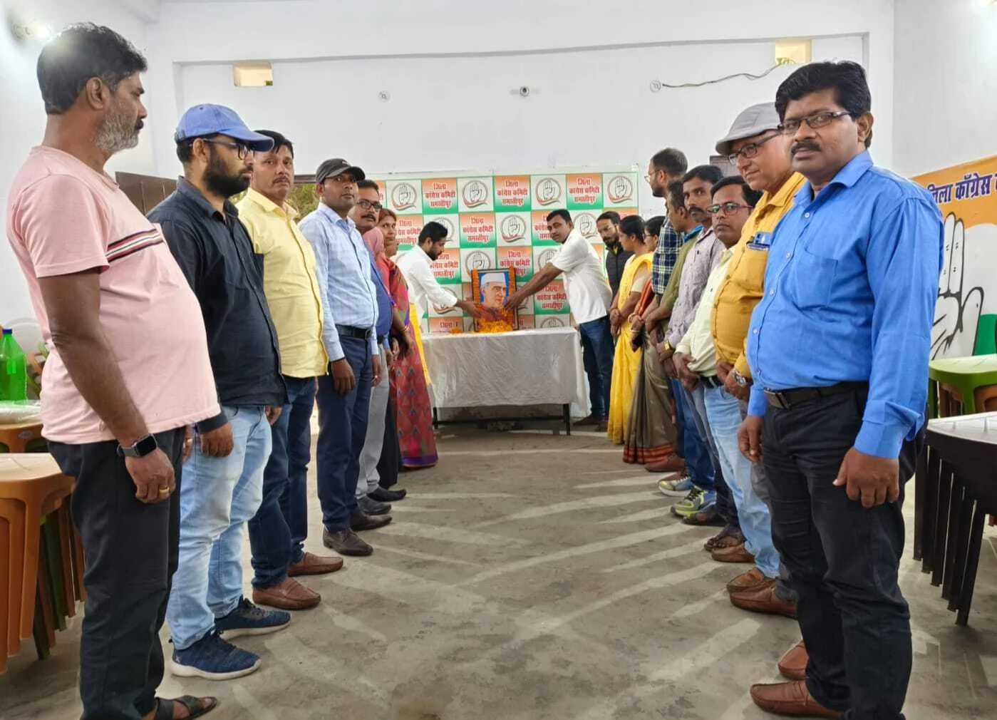कांग्रेस कार्यकर्ताओं ने प्रथम प्रधानमंत्री जवाहरलाल नेहरु की जंयती बाल दिवस के रूप में मनाया 2