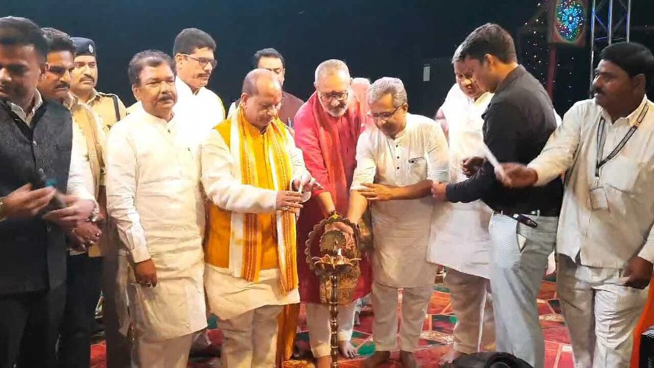 बेगूसराय के सिमरिया गंगा धाम मे जिला प्रशासन के द्वारा देव दिपावली का आयोजन किया गया 2