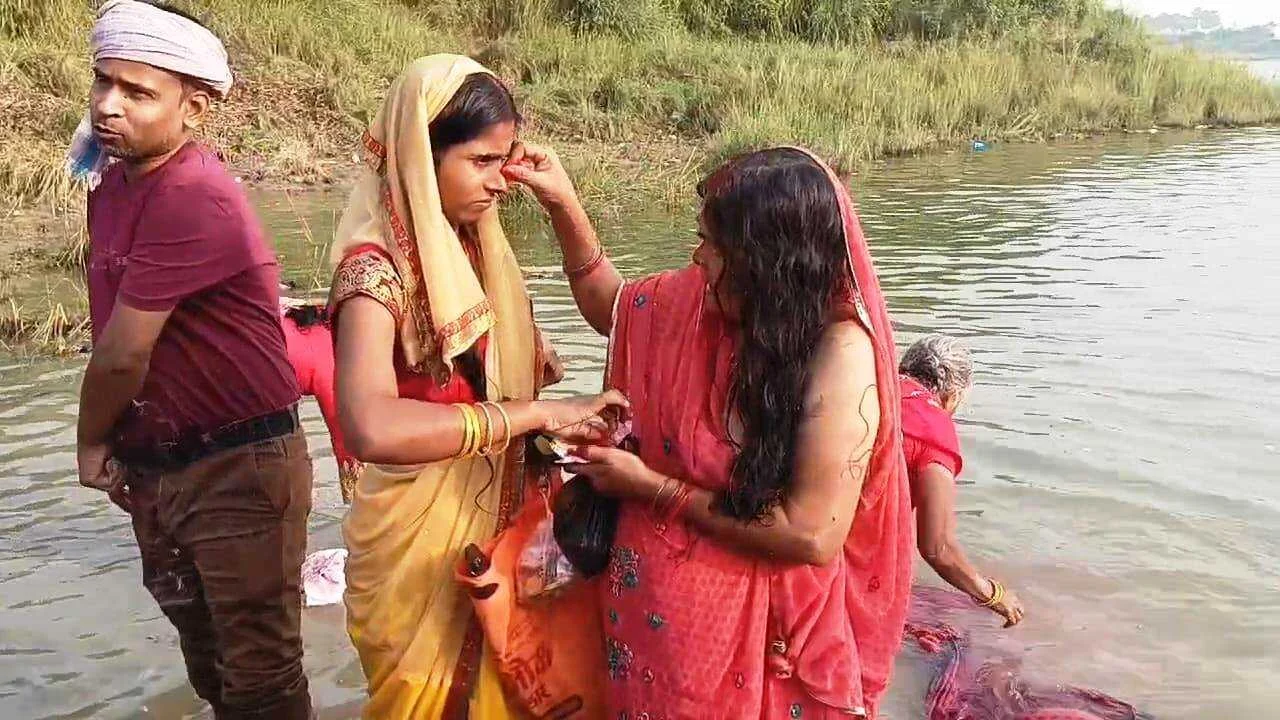 नालंदा: कार्तिक पूर्णिमा के मौके पर कोसुक छठघाट बड़गांव छठ घाट पर उमड़ी श्रद्धालुओं की भीड़ 3