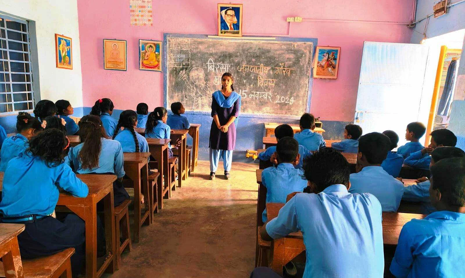 जनजातीय गौरव दिवस के दौरान बिरसा मुंडा की जीवनी से बच्चों को कराया गया अवगत 2