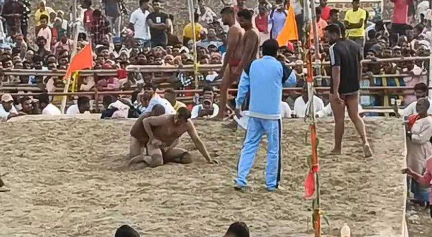 खगड़िया: गौशाला मेला में दंगल प्रतियोगिता का हुआ आयोजन, यूपी, झारखंड समेत कई राज्य के पहलवान ने किया जोर आजमाइस 3