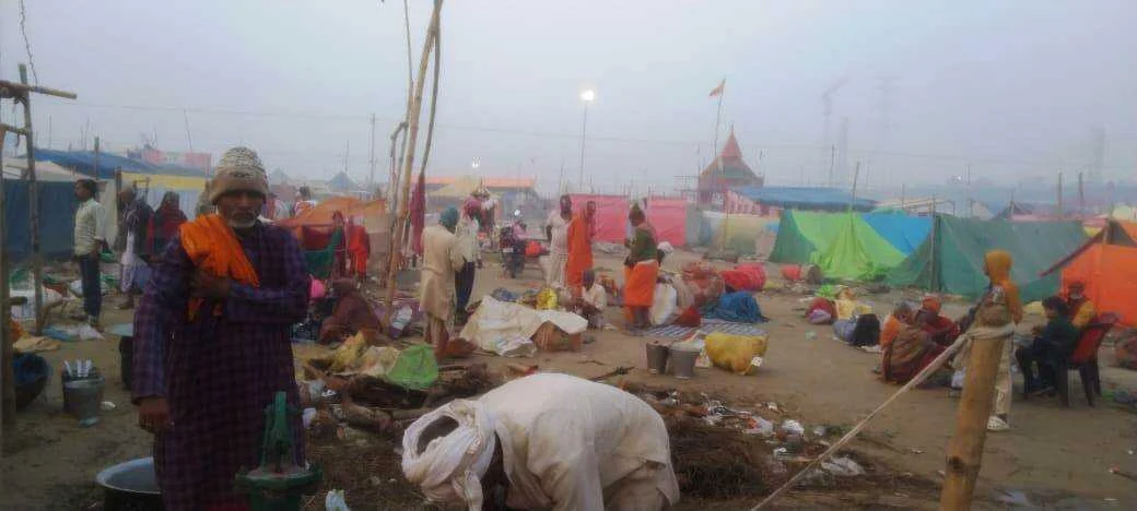 मोटरी चोटरी बांएंध क जाय छी, माय गंगा एत स जाबहक मन केकरो न करैईअ - मासिक कल्पवासी 2