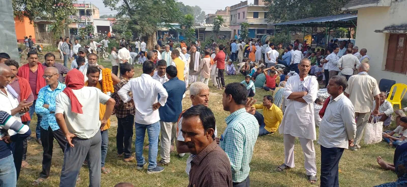 बछवाड़ा में पैक्स चुनाव नामांकन के पहले दिन 27 प्रत्याशियों ने भरे नामांकन का पर्चा 3