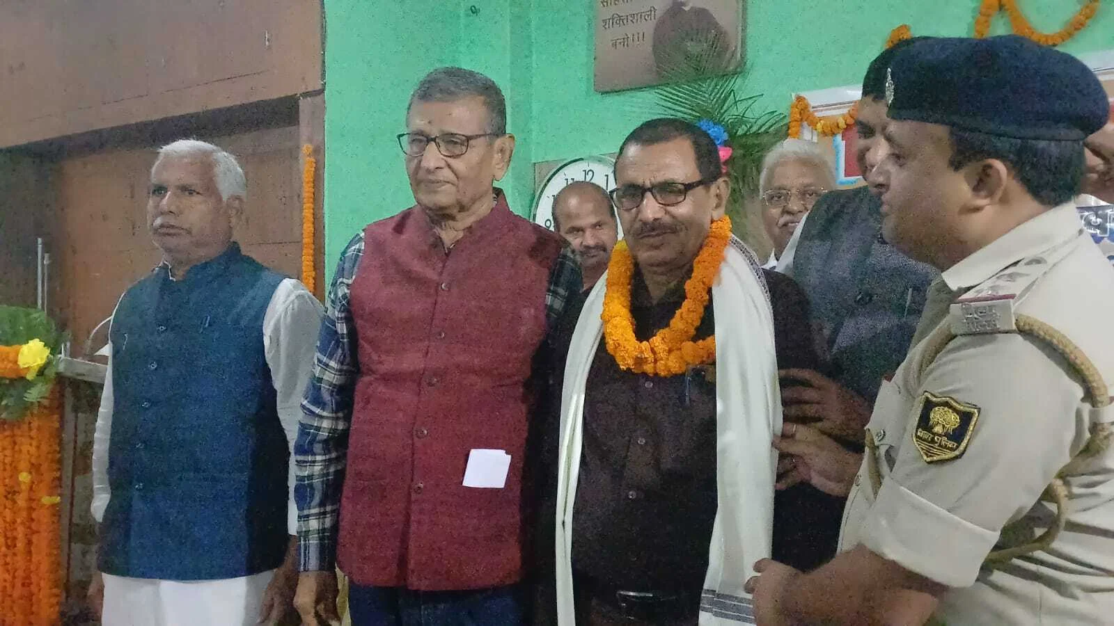 मिडिया आर्थिक दबाव के साथ-साथ अपनी बनाये रखते हैं स्वभिमान 2