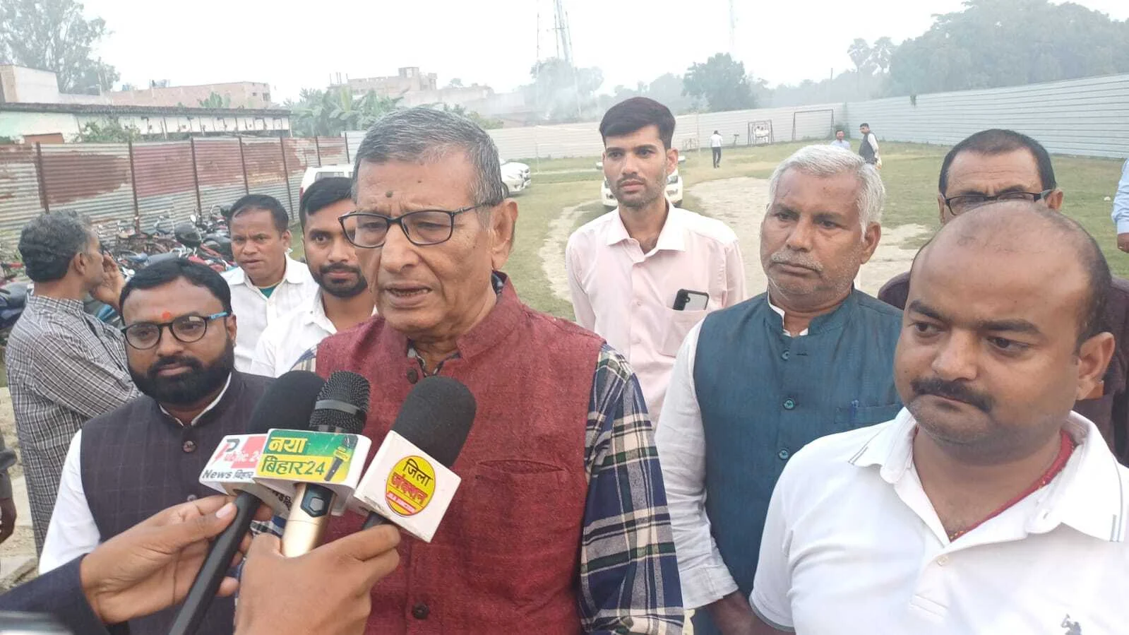 मिडिया आर्थिक दबाव के साथ-साथ अपनी बनाये रखते हैं स्वभिमान 4