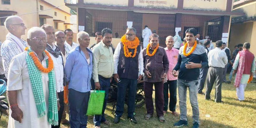 बछवाड़ा प्रखंड कार्यालय परिसर में पैक्स चुनाव को लेकर नामांकन के दुसरे दिन अध्यक्ष व् सदस्य पदों के लिए 28 अभ्यर्थियों ने किया नामांकन 3