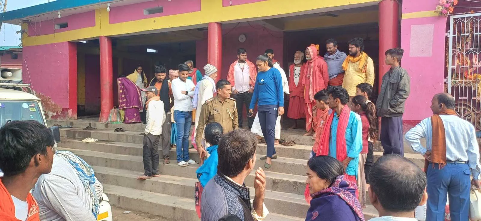 चोरों ने भगवान को भी नहीं बक्सा, झमटिया घाट  मन्दिर से हजारो रुपये से भरा दानपेटी लेकर हुआ फरार 2