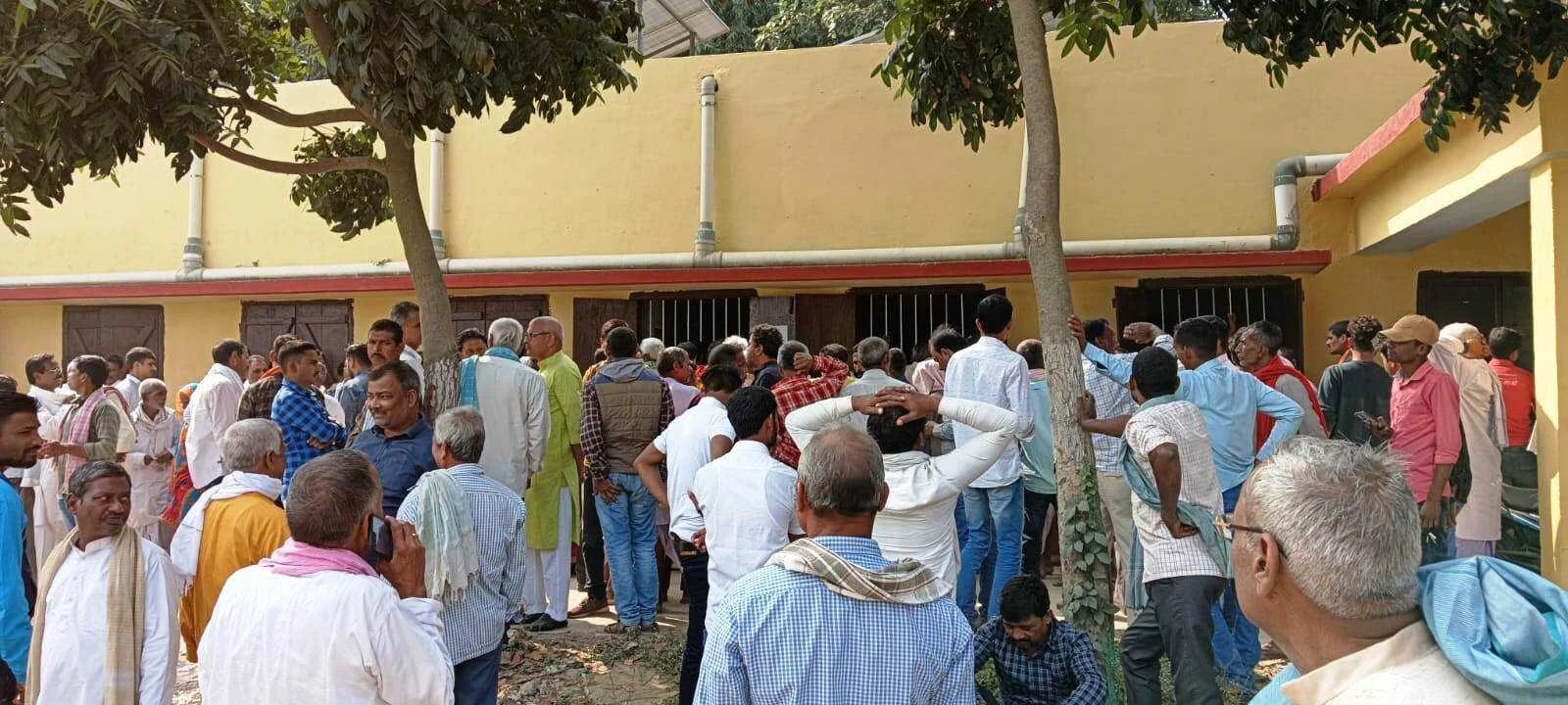 भगवानपुर प्रखंड में तीसरे दिन 28 अभ्यर्थियों ने किया पैक्स अध्यक्ष पद को लेकर अपना नामांकन 2