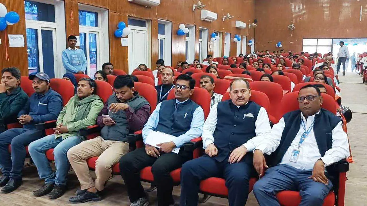 बिहार शरीफ के टाउन हॉल में नियुक्ति पत्र वितरण समारोह का किया गया आयोजन, 4032 विशिष्ट शिक्षकों को दिया गया नियुक्ति पत्र 3